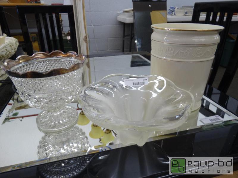 lot 679 image: Wexford pedestal bowl with silver trim, frost...