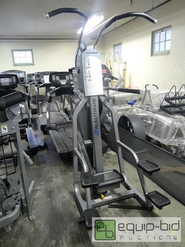 lot 371 image: Nautilus Gravitron Plus DipChin Up Machine