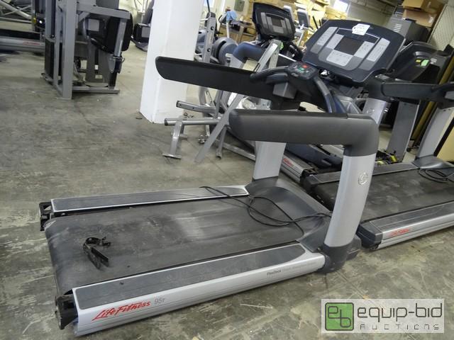 lot 381 image: Life Fitness Flex Deck Commercial Treadmill