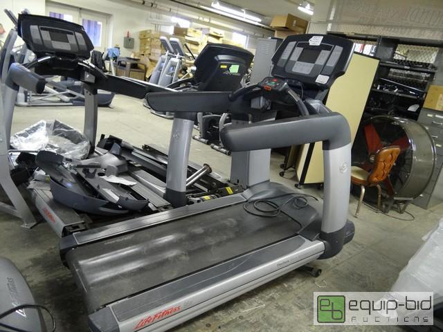 lot 382 image: Life Fitness Flex Deck Commercial Treadmill