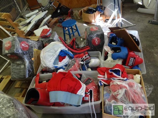 lot 429 image: Large Lot Of Ringside Boxing Items