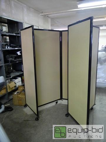 lot 434 image: Set Of Rolling Folding Partitions 5 Panels