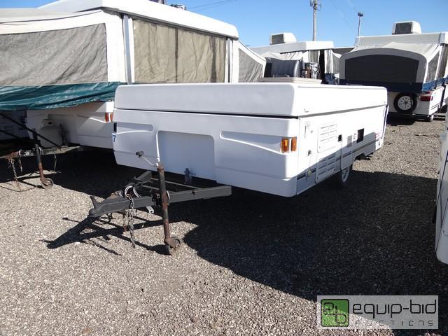 lot 451 image: 2003 Fleetwood Santa Fe Trailer, VIN # 4cp689f1037236801