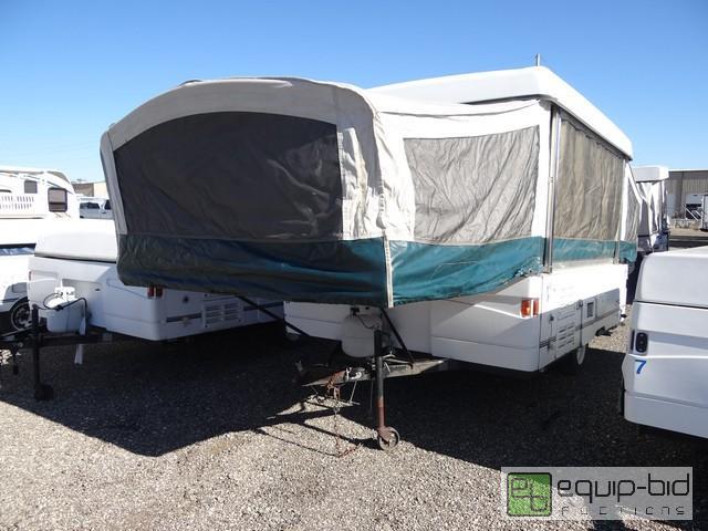 lot 452 image: 2001 Fleetwood Santa Fe Trailer, VIN # 4cp689f1717204800