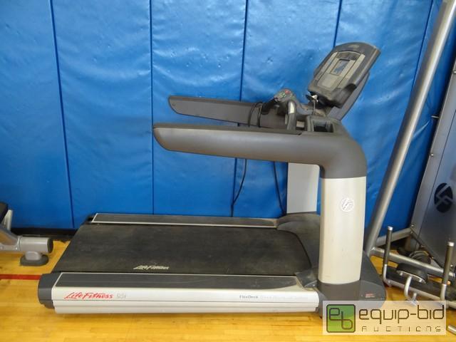 lot 510 image: Life Fitness Flex Deck Commercial Treadmill