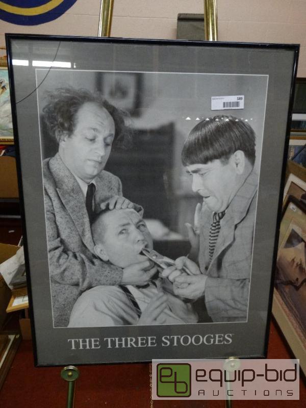 lot 589 image: Framed 3 stooges print.  Cracked glass. 22 x ...