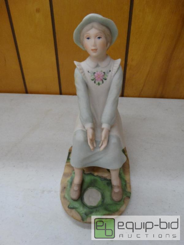 lot 652 image: Porcelain Figurine By Laszlo&nbspIspanky   ...