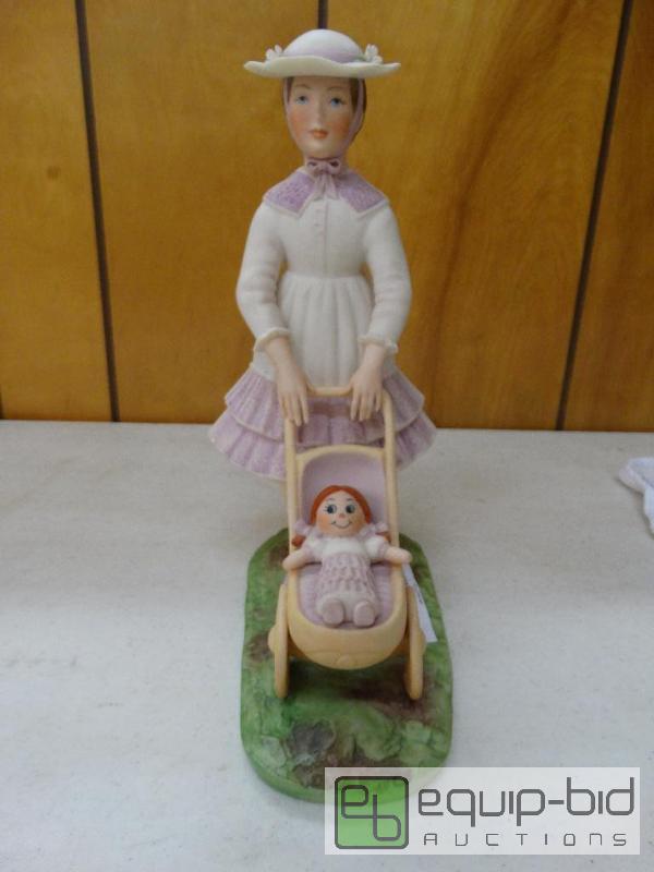 lot 653 image: Porcelain&nbspFigurine By Laszlo&nbspIspank...