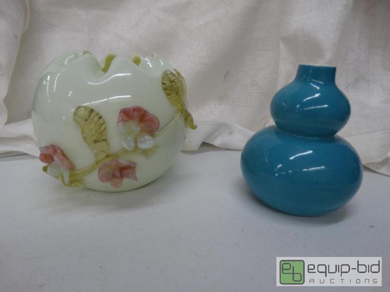 lot 658 image: Glass Vases&nbsp  Lot Of 2 vase. 1 Is Blown ...