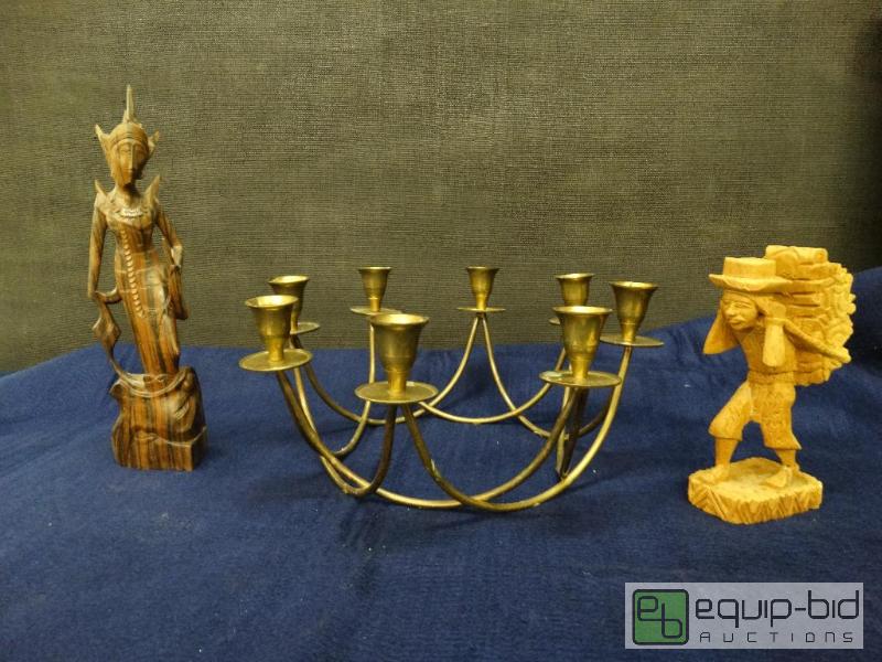 lot 662 image: Brass &amp Wood&nbsp  Brass Circle 8 Taper ...