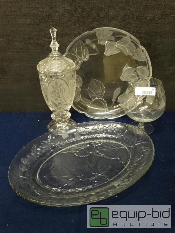 lot 704 image: Frosted&nbspDesign&nbsp  Large Frosted Desi...