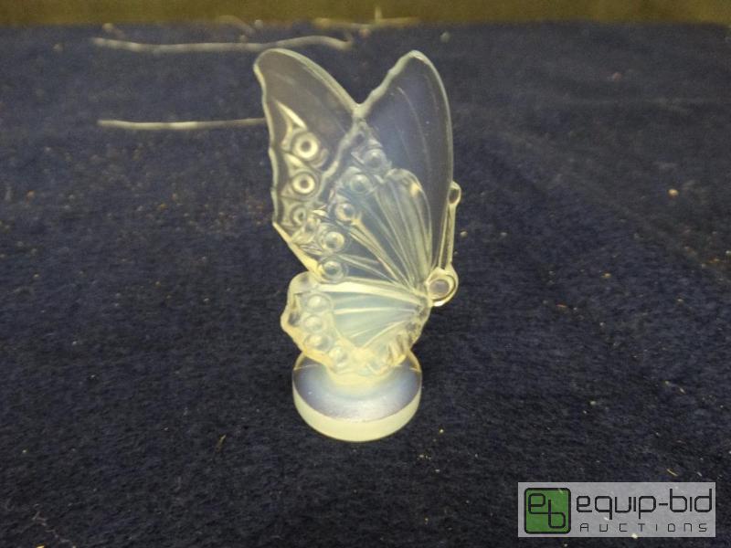 lot 737 image: Butterfly&nbsp  Sabina&nbspVase ling&nbspG...