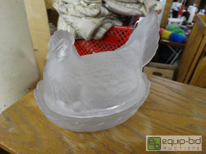 lot 1008 image: Hen Covered Dish....