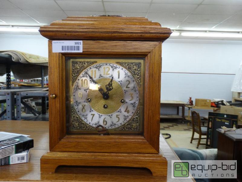 lot 1021 image: Oak Table Clock With Key....