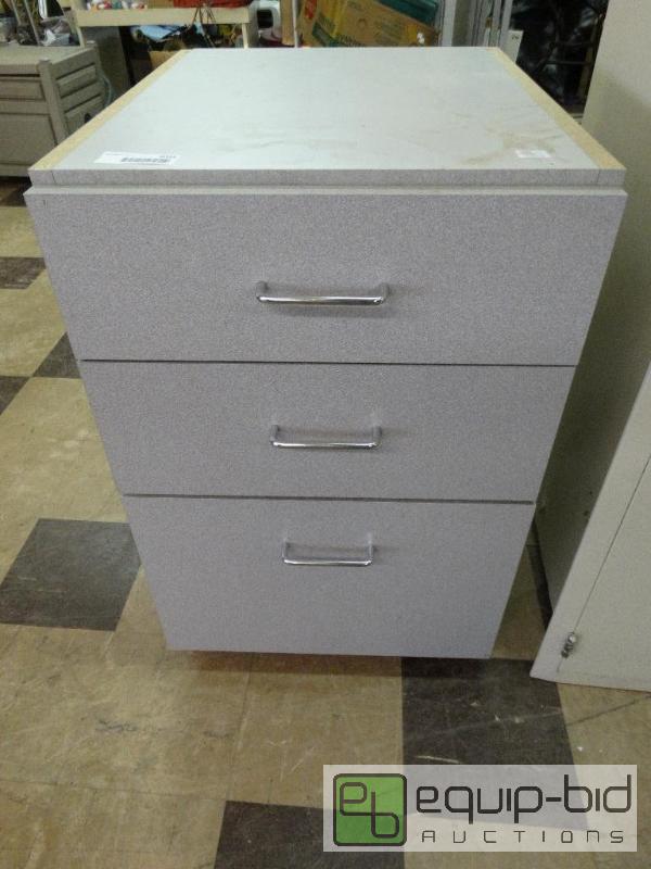lot 1022 image: 3 Drawer Cabinet....