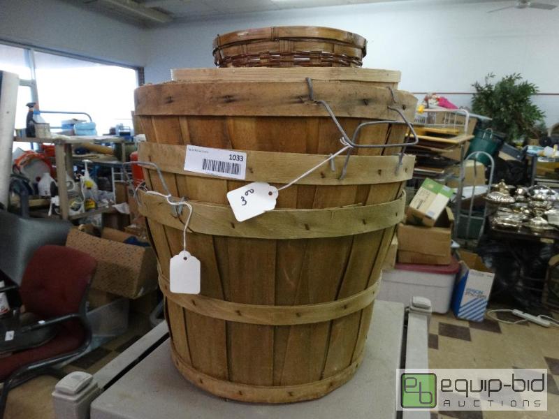 lot 1033 image: 3 Bushel Baskets....