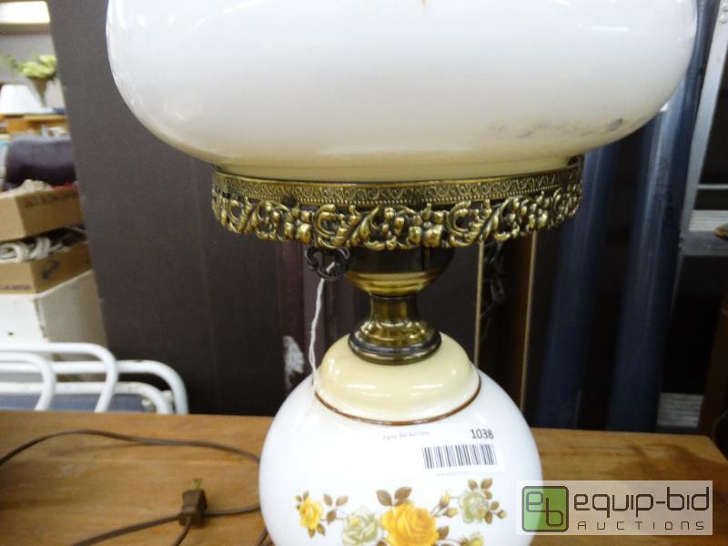 lot 1038 image: Gone With The Wind Lamp WRose Design....