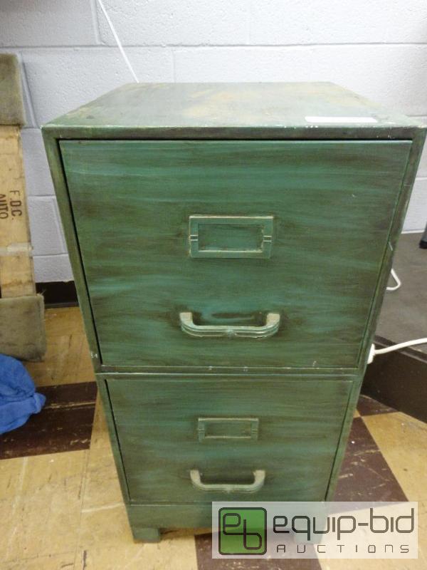 lot 812 image: 2 Door File Cabinet....