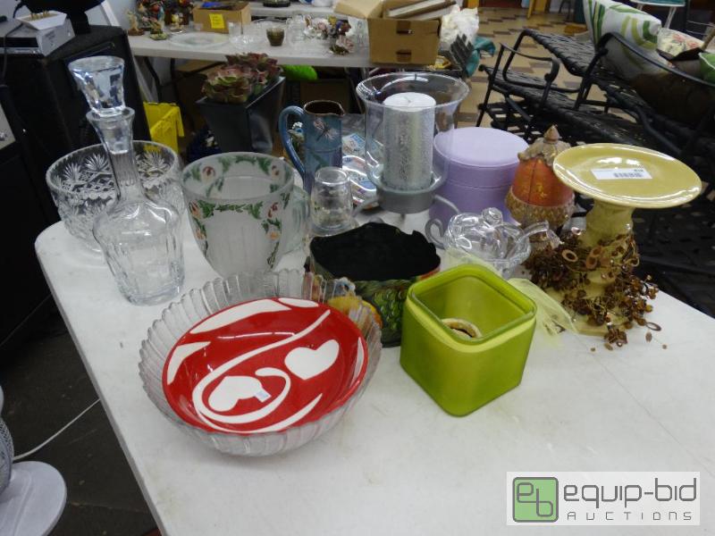 lot 818 image: Home Decor Items....