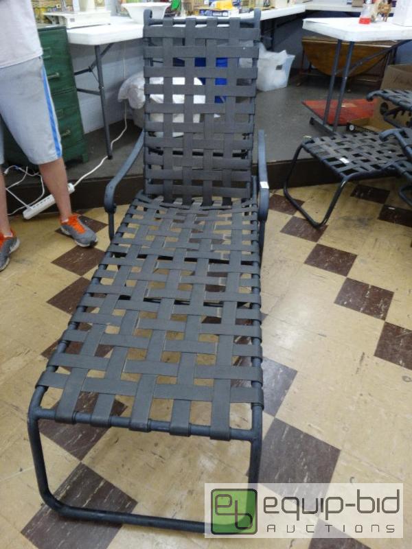 lot 819 image: Aluminum Patio Lounge&nbspChair....