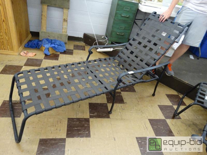 lot 822 image: Aluminum Patio Lounge Chair....
