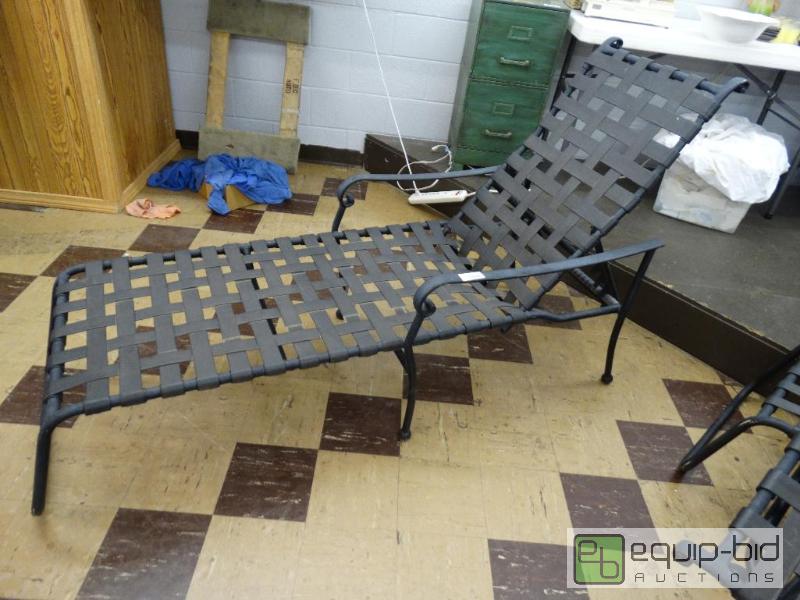 lot 824 image: Aluminum Patio Lounge Chair....