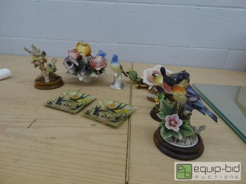 lot 825 image: 5 Assorted&nbspbird Home Decor, 2 Flower Hom...