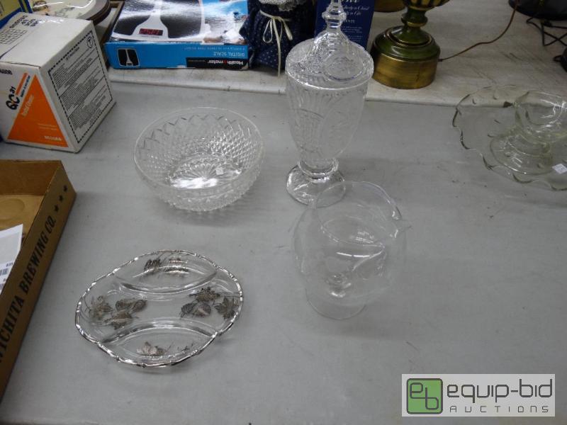 lot 838 image: Candy Dish Bowl, Heavy candy Jar....