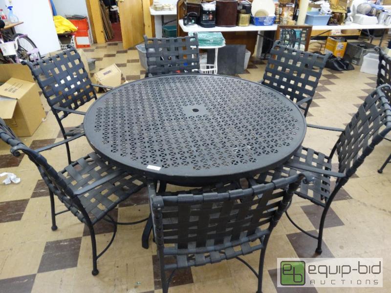 lot 844 image: 60 Round Black Metal Patio table W6 Matchin...