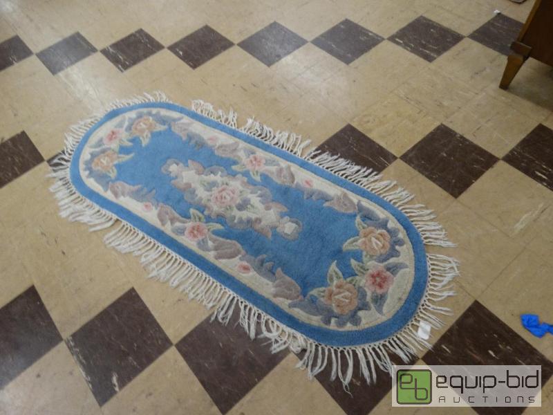 lot 872 image: Thick Oval Rug WFringe.&nbsp...