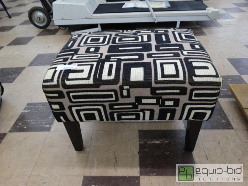 lot 876 image: BrownBlackWhite Foot StoolBench - Dark woo...