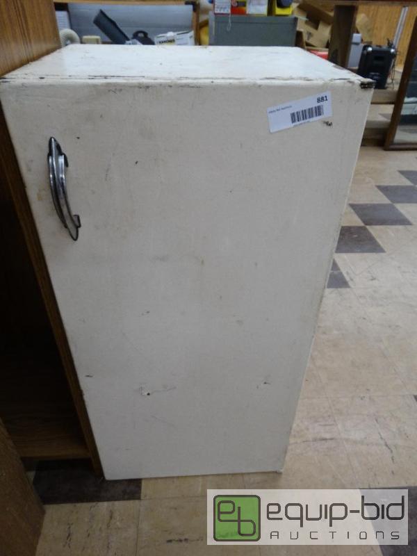 lot 881 image: Vintage White Metal Kitchen Cabinet.&nbsp...