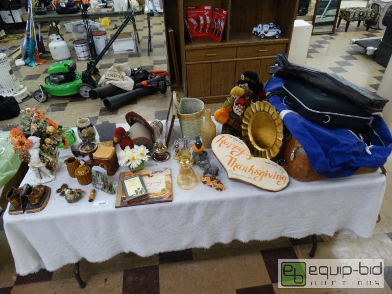 lot 892 image: Large Lof Of FallThanksgiving decor, Glass W...