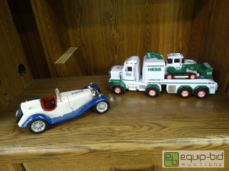 lot 893 image: Lot Of 2 Toy Models, 1932 &nbspAlfa Romeo 23...