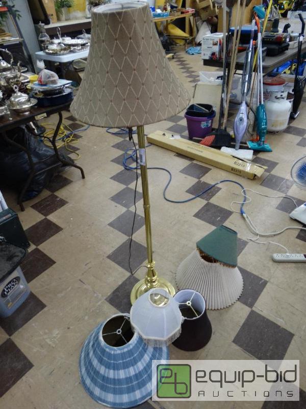 lot 899 image: Floor Brass Lamp &amp 5 Lamp shades....