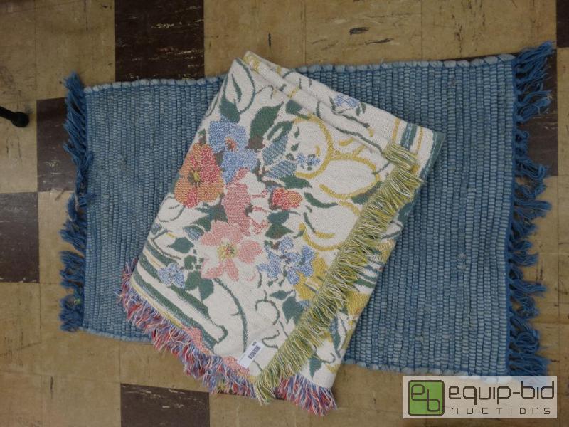 lot 906 image: Blue Rug &amp Floral Throw Blanket....