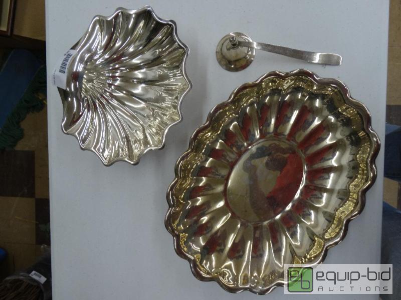 lot 919 image: 2 Silver Plate Shell Serving Dishes &amp Sil...