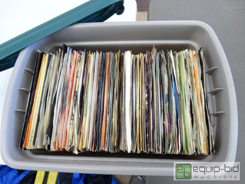 lot 933 image: Rubber Maid tote Full Of Vintage&nbsp45 reco...
