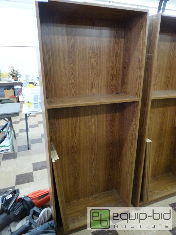 lot 945 image: Bookshelf WAdjustable Shelves 30w x 72h x ...