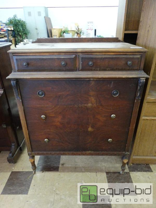 lot 952 image: Antique Chest Of Drawers WMetal Casters.&nbs...