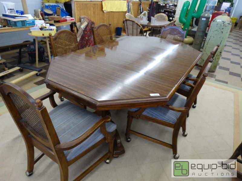lot 961 image: Large Dining Table W2 Leaves And 6 Matching ...