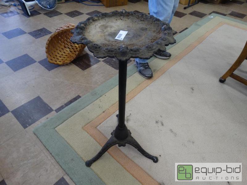 lot 967 image: Antique Iron Bird bath....