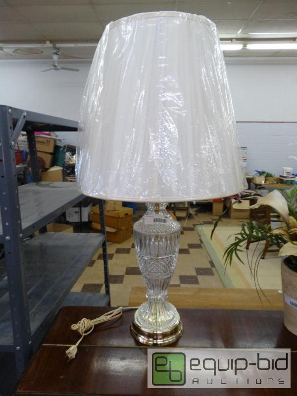 lot 984 image: Crystal Lamp WNew Shade....