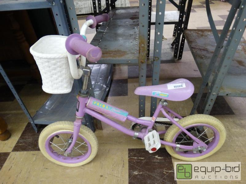 lot 987 image: Roadmaster  Prima Donna  - Toddler Bike....