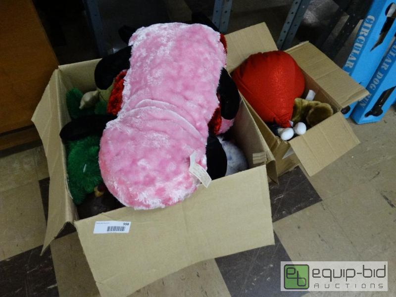 lot 998 image: 2 Boxes Of Stuffed Animals....