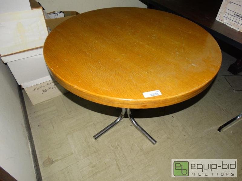 lot 692 image: Round Table With Metal Legs.&nbsp  29 x 36&n...