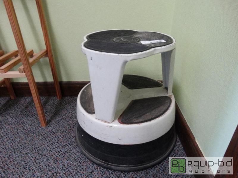 lot 713 image: Kik Step Stool....