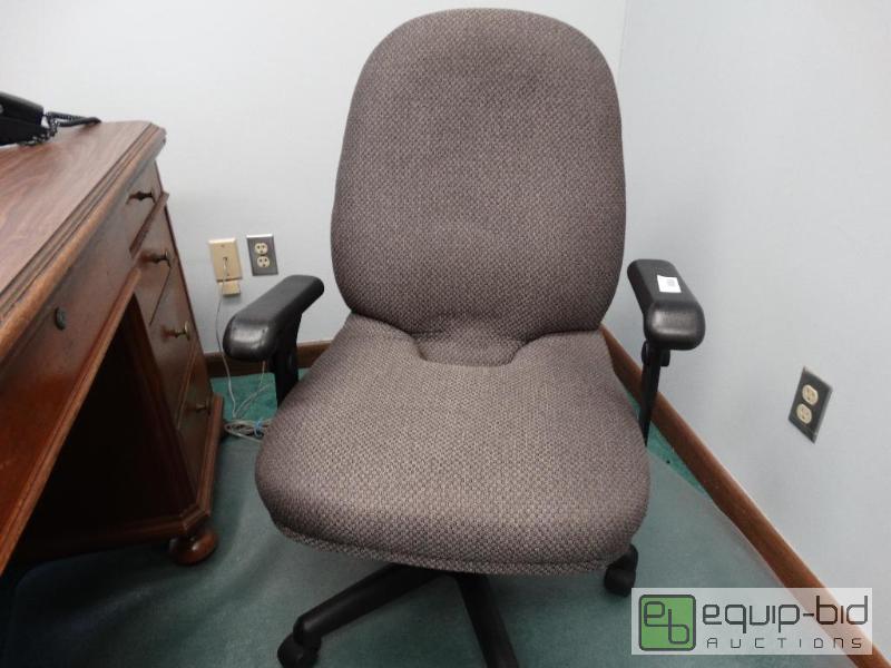 lot 717 image: Office Chair....