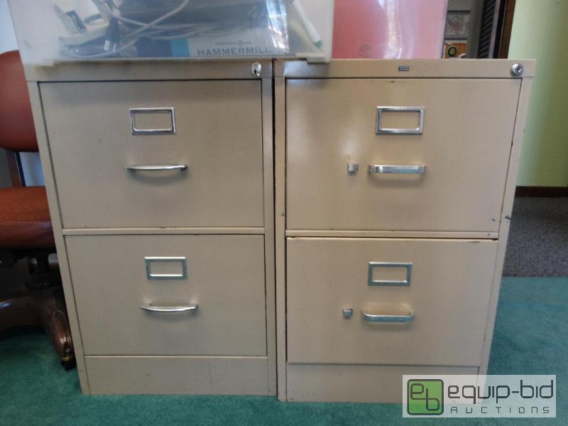 lot 719 image: 2 Metal 2 Drawer Filing Cabinet. (Has No Keys...