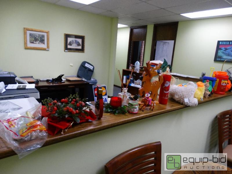 lot 741 image: Toy &amp Holiday Decor Easter, Halloween, Ch...